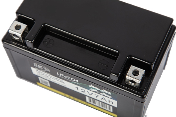 Аккумулятор для мототехники SKN LiFePO4 YTX7A-BS (12V/7Ah/105A)
