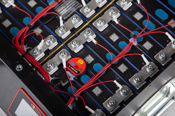 Аккумуляторная батарея LiFePo4 60V50Ah(60A) c дисплеем, BMS смарт